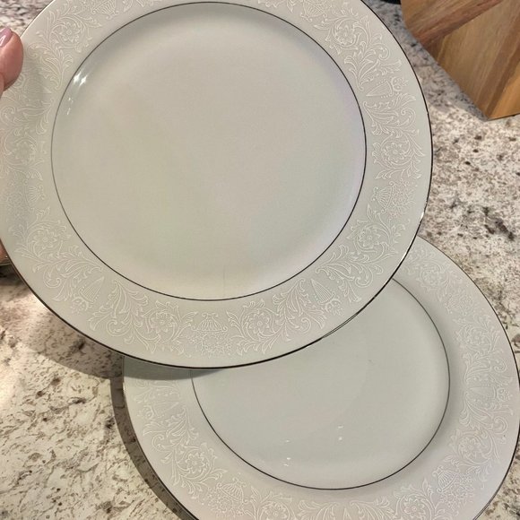 Vintage Lovelace by Crown Victoria Fine China - 2 - 5 Pc Place Settings - Picture 14 of 16